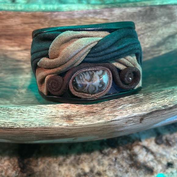 Bracelet, Elegant Multicolor Fabric/ Leather with stone Bracelet, ECU - Picture 2 of 7